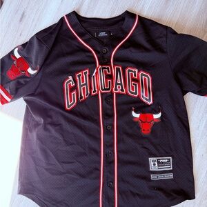 Chicago Bulls Men’s Black & Red Jersey-Style Shirt